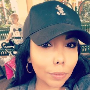 Meet your Posher, Monique